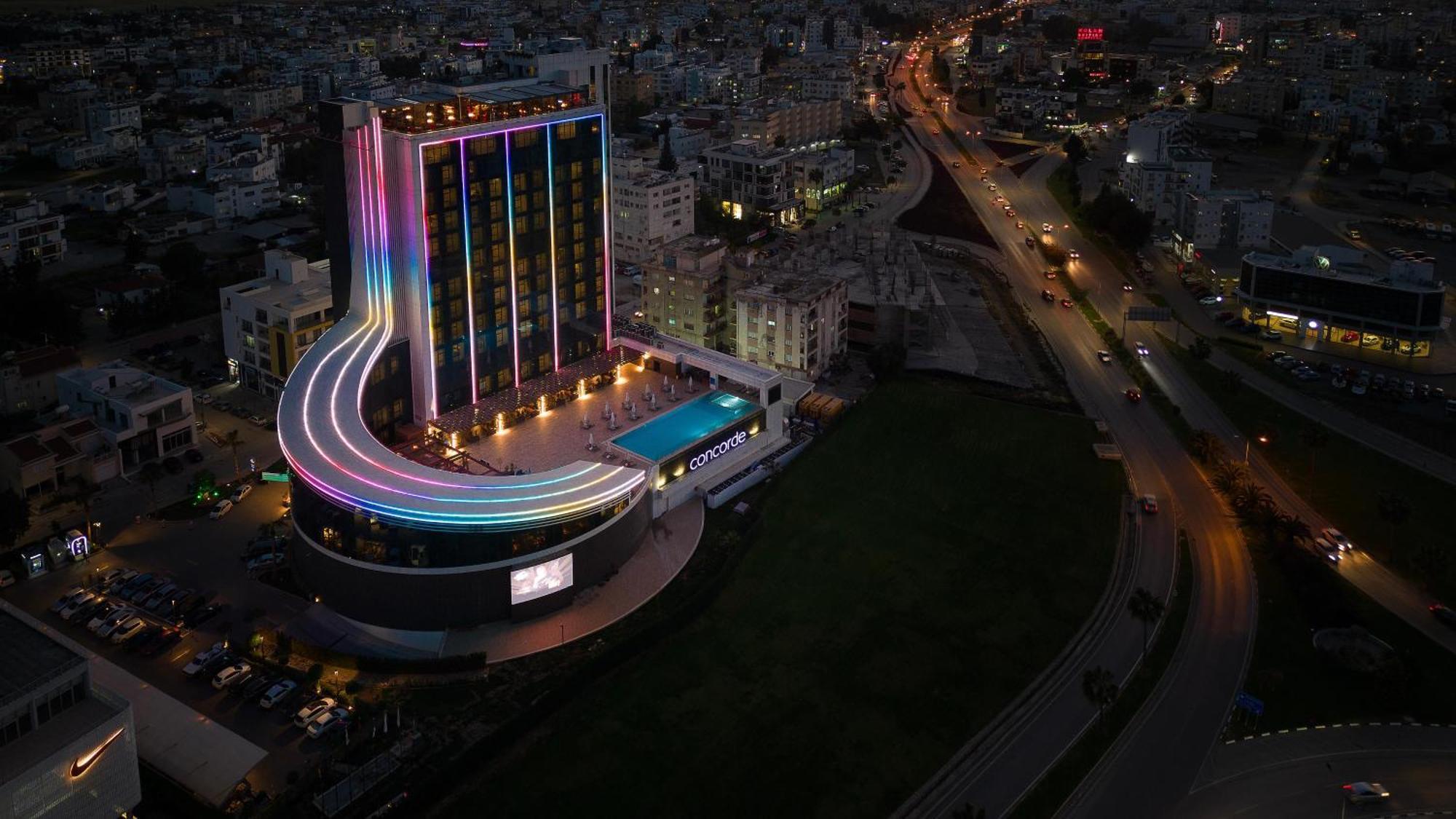 Concorde Tower Hotel & Casino Nicósia Exterior foto The hotel at night